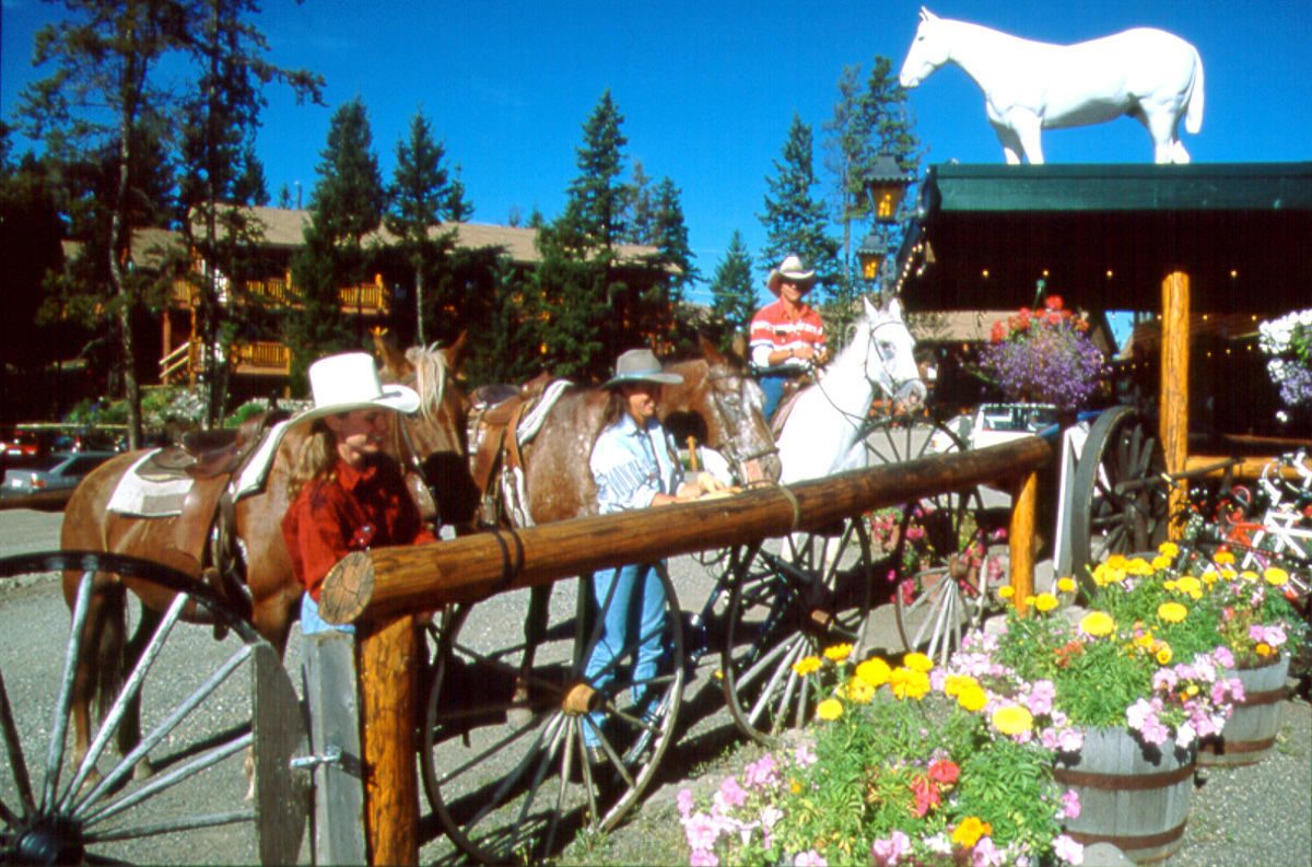 Spruce Hill Resort & Spa 108 Mile Ranch Exterior photo